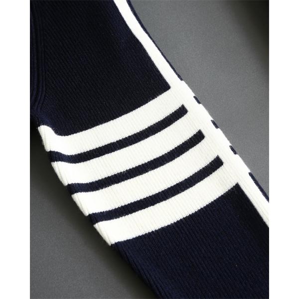 トムブラウン Thom Browne スーパーコピー 2025秋冬高級感 注目 人気 ネイビー 白边装饰 季節限定 円领 セーター 