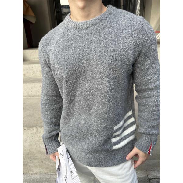 トムブラウン Thom Browne スーパーコピー 秋冬ふわふわ 人気 ネイビー ふわふわ 四条纹袖 円领 セーター 