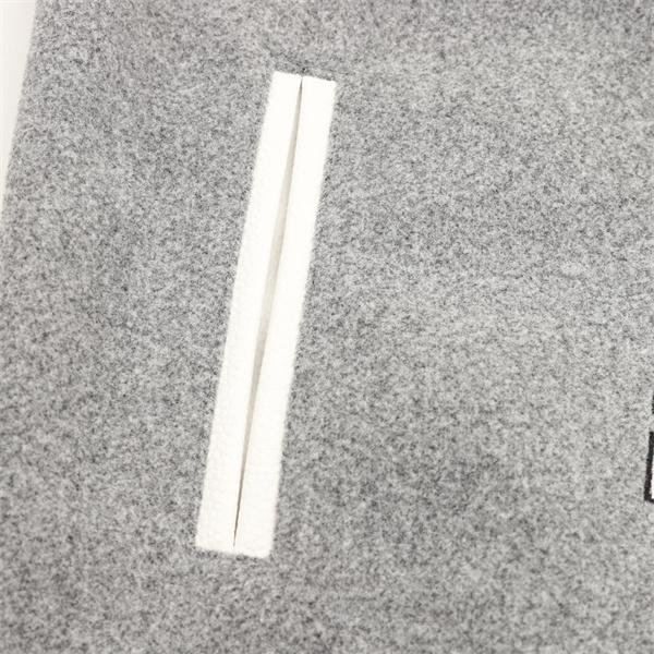 グレー アーティスティック 刺繍 ベースボールジャケット トムブラウン Thom Browne 偽物 2025秋冬準備 注目