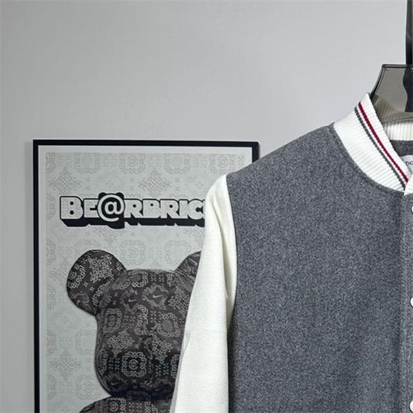 トムブラウン Thom Browne 偽物 秋冬キュート 話題 グレー × ホワイト 子犬刺繍 ベースボールジャケット 