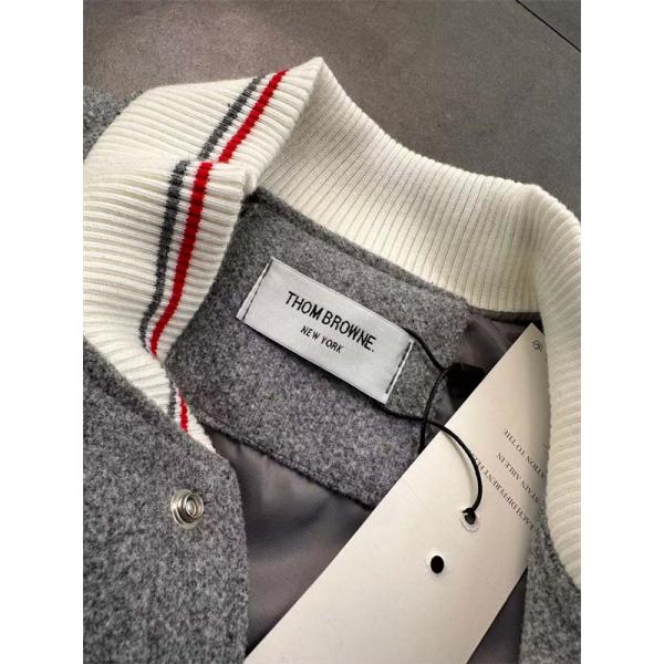 トムブラウン Thom Browne 偽物 秋冬キュート 話題 グレー × ホワイト 子犬刺繍 ベースボールジャケット 