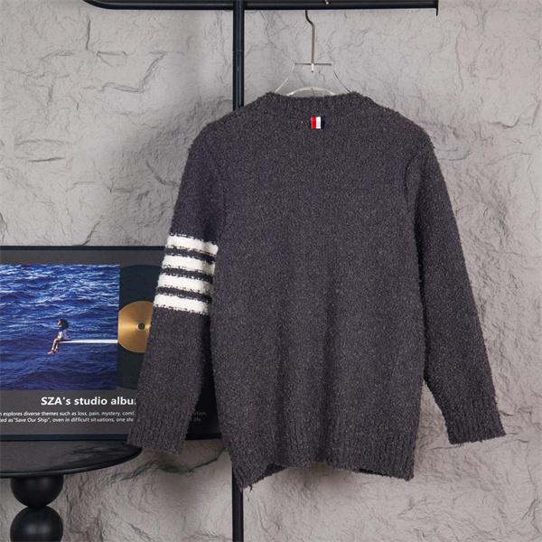 Thom Browne コピー 秋冬温かみのある 希少 ダークグレー V 领 カーディガン トムブラウン