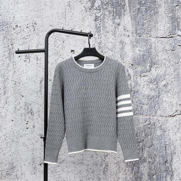 ホワイト 麻花纹 円领 セーター トムブラウン Thom Browne コピー 秋冬立体感豊か 高級 モード系