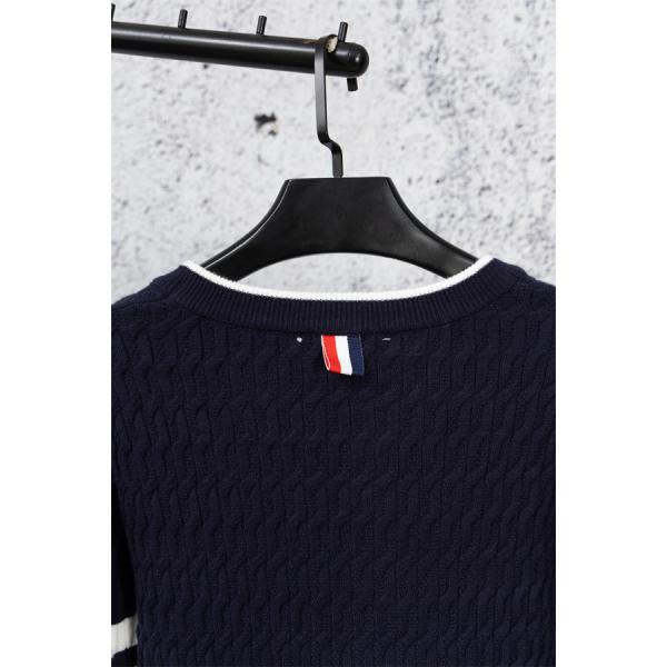 ホワイト 麻花纹 円领 セーター トムブラウン Thom Browne コピー 秋冬立体感豊か 高級 モード系