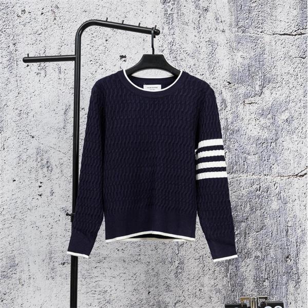 ホワイト 麻花纹 円领 セーター トムブラウン Thom Browne コピー 秋冬立体感豊か 高級 モード系