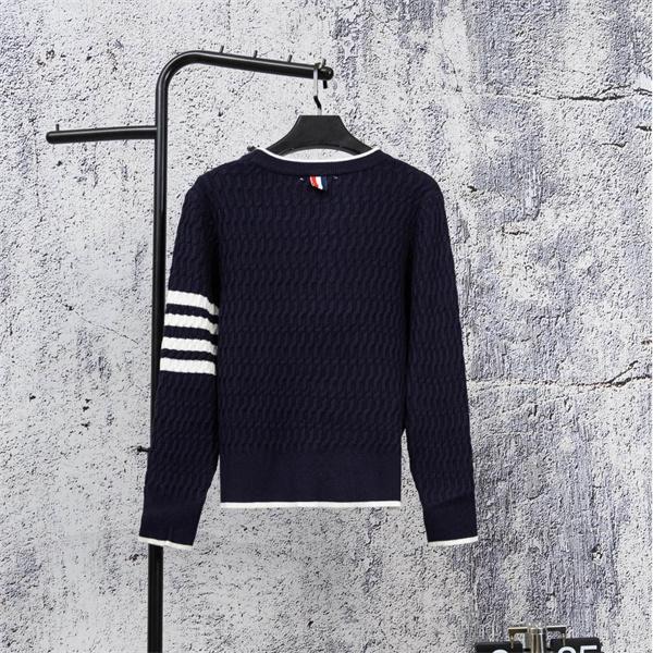 ホワイト 麻花纹 円领 セーター トムブラウン Thom Browne コピー 秋冬立体感豊か 高級 モード系