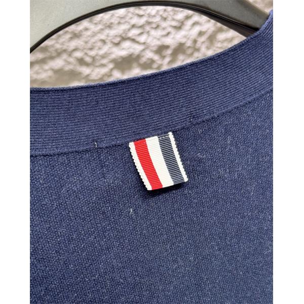 Thom Browne 偽物 秋冬ロマンティック 新作 ネイビー × グレー バラ刺繍  V 领 カーディガン トムブラウン