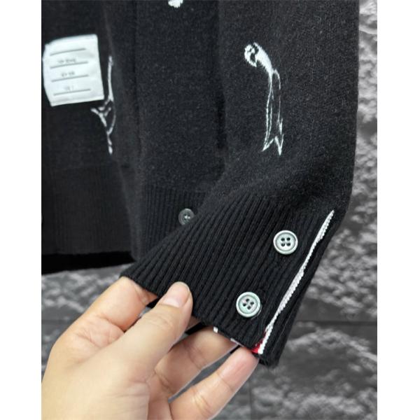 グレー × ブラック 2 色 ガチョウ刺繍 カーディガン トムブラウン Thom Browne コピー 秋冬愛らしい 定番