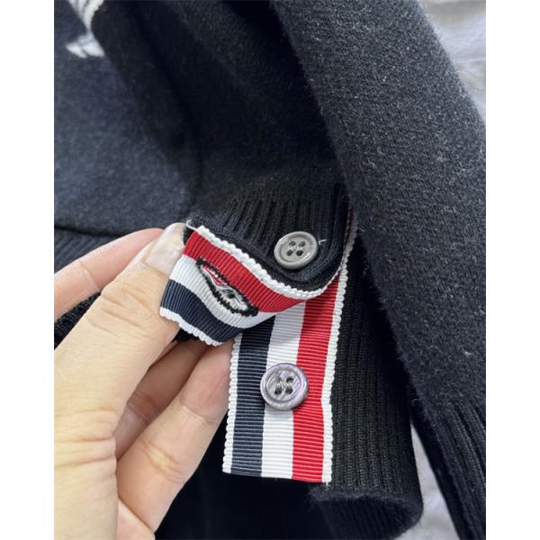 トムブラウン Thom Browne コピー 秋冬お洒落な 人気 グレー × ブラック 2 色 フェザー刺繍 カーディガン 