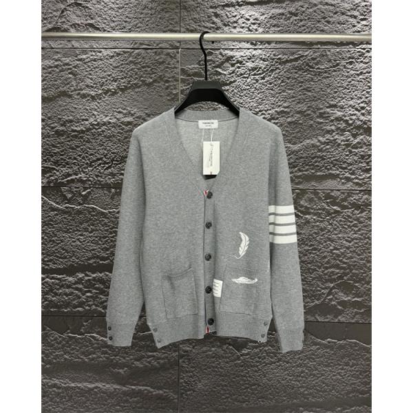 トムブラウン Thom Browne コピー 秋冬お洒落な 人気 グレー × ブラック 2 色 フェザー刺繍 カーディガン 