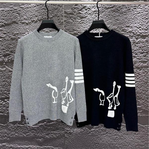 ムブラウン Thom Browne スーパーコピー 秋冬個性的な 注目 グレー × ブラック 2 色 ジラフ刺繍 セーター ト