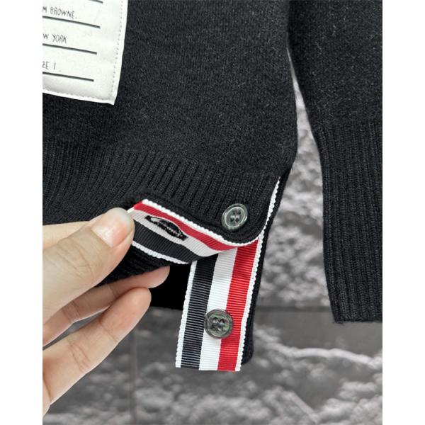 ムブラウン Thom Browne スーパーコピー 秋冬個性的な 注目 グレー × ブラック 2 色 ジラフ刺繍 セーター ト