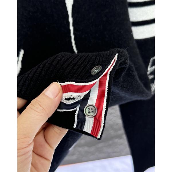 Thom Browne コピー 秋冬柔らかな トレンド グレー × ブラック 2 色 フェザー满印 セーター トムブラウン