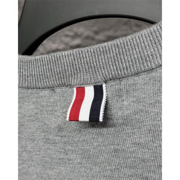グレー × レッド × ネイビー 3 色 袖拼色 セーター トムブラウン Thom Browne コピー 秋冬快適 人気