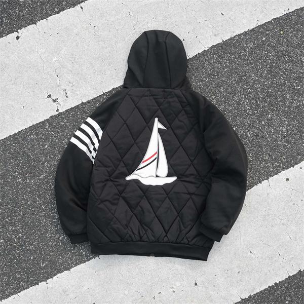 トムブラウン Thom Browne コピー 秋冬モダンで重厚な トレンド ブラック 刺繍 連帽 ジャケット 