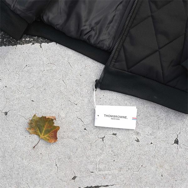 トムブラウン Thom Browne コピー 秋冬モダンで重厚な トレンド ブラック 刺繍 連帽 ジャケット 