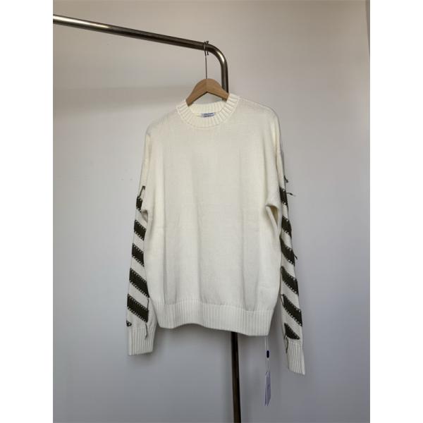 カジュアルコーデ ブラック × ベージュ セーター Off-White コピー 2025秋冬新作 限定生産 オフホワイト