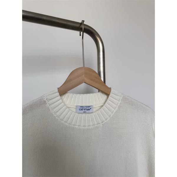 カジュアルコーデ ブラック × ベージュ セーター Off-White コピー 2025秋冬新作 限定生産 オフホワイト