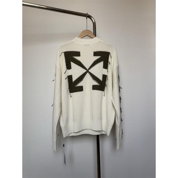 カジュアルコーデ ブラック × ベージュ セーター Off-White コピー 2025秋冬新作 限定生産 オフホワイト