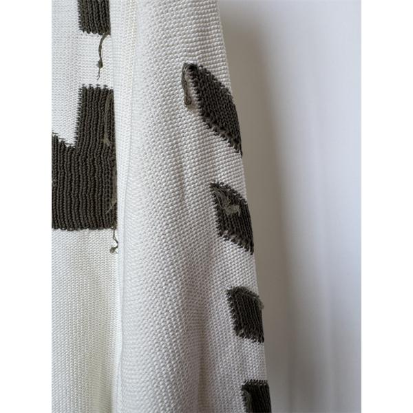 カジュアルコーデ ブラック × ベージュ セーター Off-White コピー 2025秋冬新作 限定生産 オフホワイト