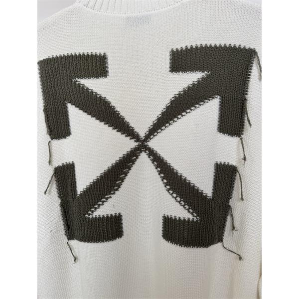 カジュアルコーデ ブラック × ベージュ セーター Off-White コピー 2025秋冬新作 限定生産 オフホワイト