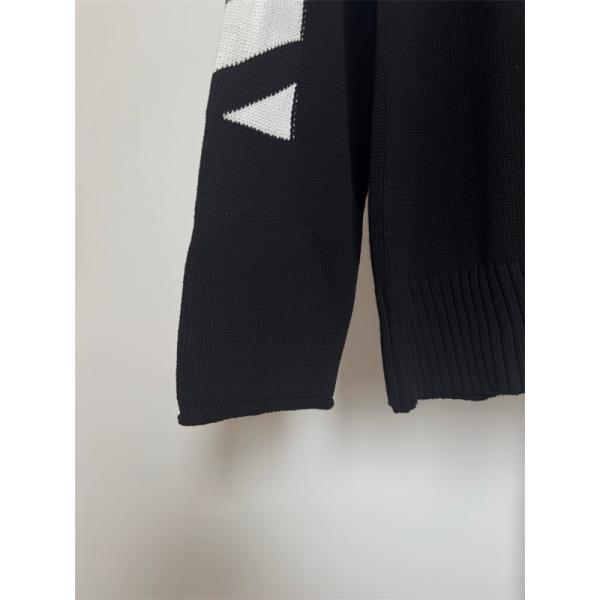 高級感 大人カジュアル グレー × ホワイトセーター Off-White コピー 2025秋冬注目スタイル オフホワイト