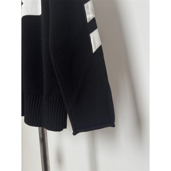 高級感 大人カジュアル グレー × ホワイトセーター Off-White コピー 2025秋冬注目スタイル オフホワイト