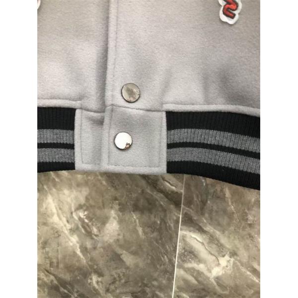 グレー × レッド ベースボールジャケット Off-White コピー 2025秋冬限定デザイン オフホワイト