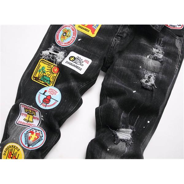  ディースクエアード ブラック 多種バッジ ダメージ デニムパンツ DSQUARED2 コピー 秋冬 ボリューム感ある 注目