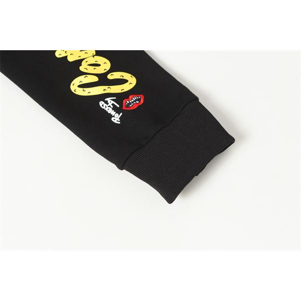  クロムハーツ コピー Chrome Hearts パーカー セール価格 ブラック × イエローロゴ 個性派 防風対策 2025秋冬必須アイテム