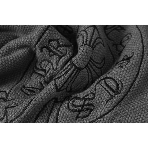 限定感漂う ホワイト × ブラック 本格派ロゴ 2025秋冬コーデ注目 クロムハーツ 偽物 Chrome Hearts ニットセーター