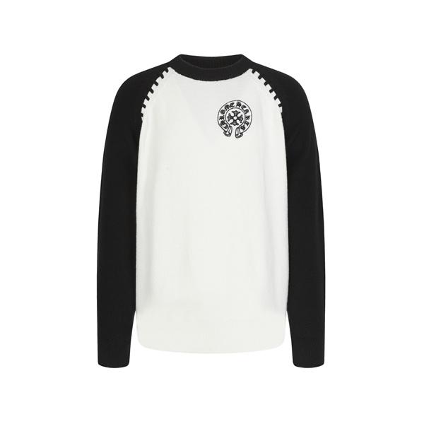 限定感漂う ホワイト × ブラック 本格派ロゴ 2025秋冬コーデ注目 クロムハーツ 偽物 Chrome Hearts ニットセーター