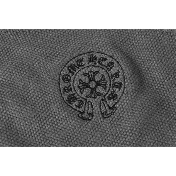 限定感漂う ホワイト × ブラック 本格派ロゴ 2025秋冬コーデ注目 クロムハーツ 偽物 Chrome Hearts ニットセーター