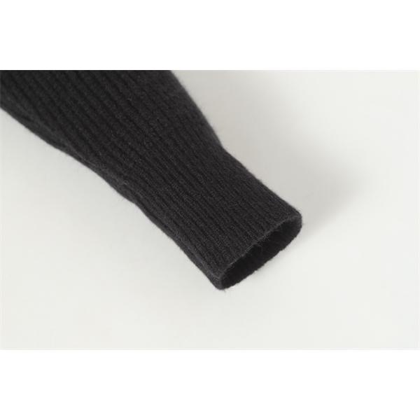 注目 しっとり高級感 ブラック シックな 2025秋冬コーデ クロムハーツ スーパーコピー Chrome Hearts パーカー