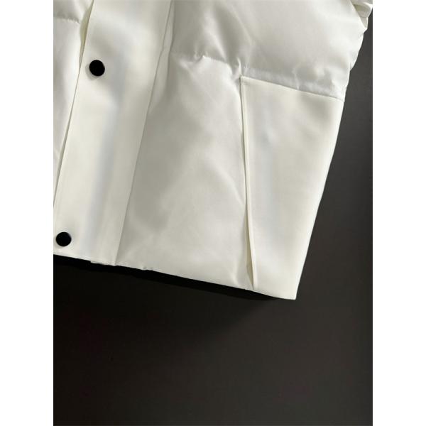 ブラック × レッド アームロゴ 冬仕様 高保温ダウン MONCLER モンクレール コピー ダウンジャケット