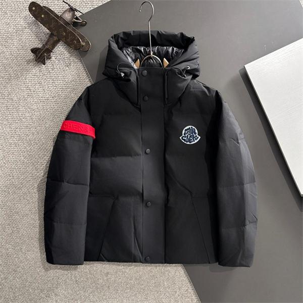 ブラック × レッド アームロゴ 冬仕様 高保温ダウン MONCLER モンクレール コピー ダウンジャケット