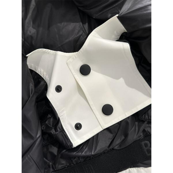 ブラック × レッド アームロゴ 冬仕様 高保温ダウン MONCLER モンクレール コピー ダウンジャケット