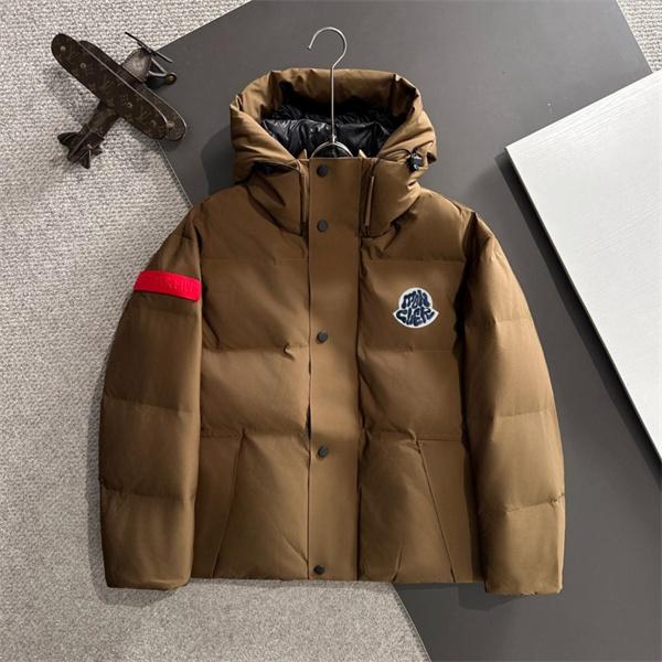 ブラック × レッド アームロゴ 冬仕様 高保温ダウン MONCLER モンクレール コピー ダウンジャケット