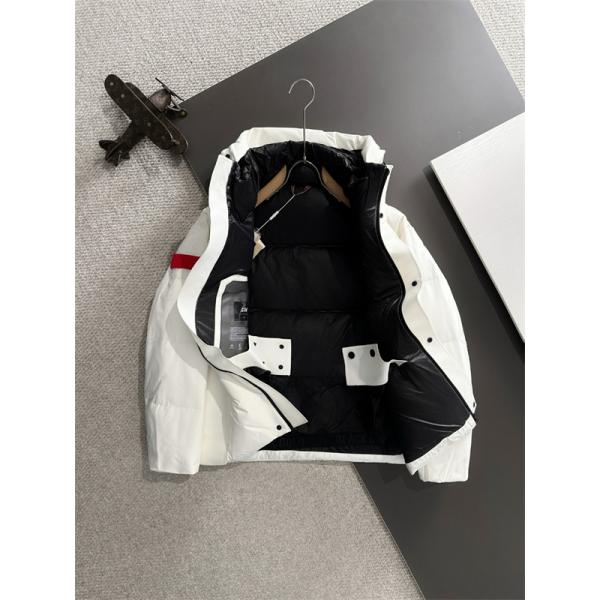 ブラック × レッド アームロゴ 冬仕様 高保温ダウン MONCLER モンクレール コピー ダウンジャケット