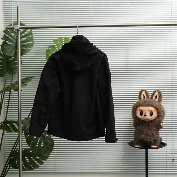 機能的な　活躍できるアイテム　STONE ISLAND ストーンアイランドジャケットコピーブランド コピー 激安(日本最大級)