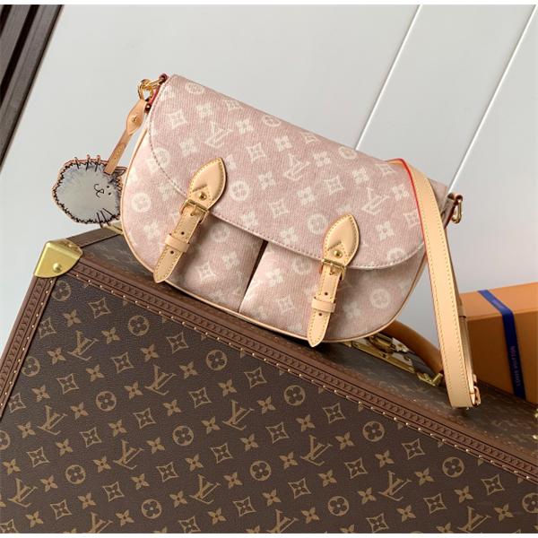 新作　ルイヴィトン　M15134☆☆ LV Travels With Grace Coddington 2025トレンドルイヴィトンショルダーバッグコピー 激安(日本最大級)