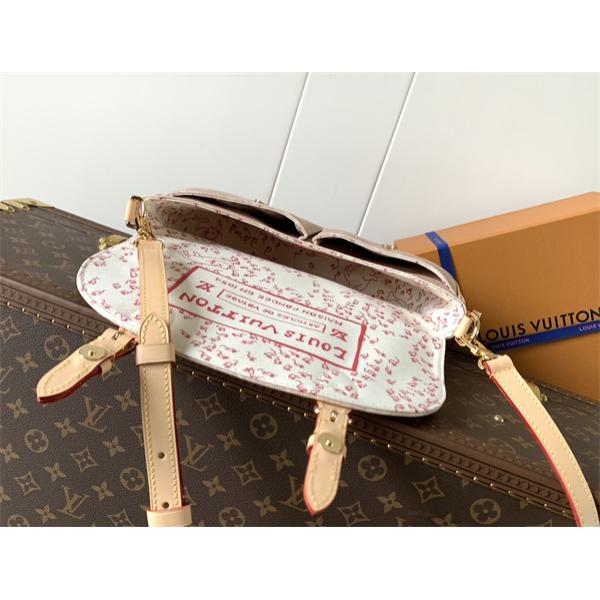 新作　ルイヴィトン　M15134☆☆ LV Travels With Grace Coddington 2025トレンドルイヴィトンショルダーバッグコピー 激安(日本最大級)