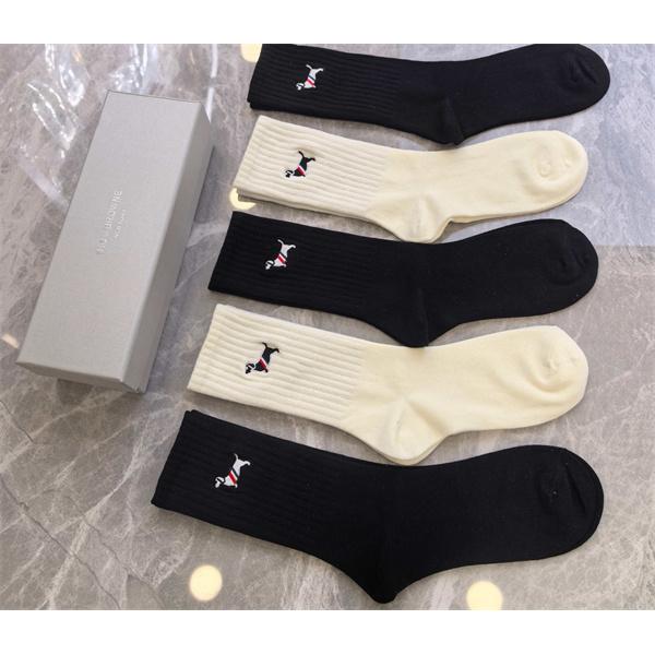 トムブラウン靴下コピーTHOM BROWNE簡単にトレンド 2025秋冬ブランド コピー 激安(日本最大級)