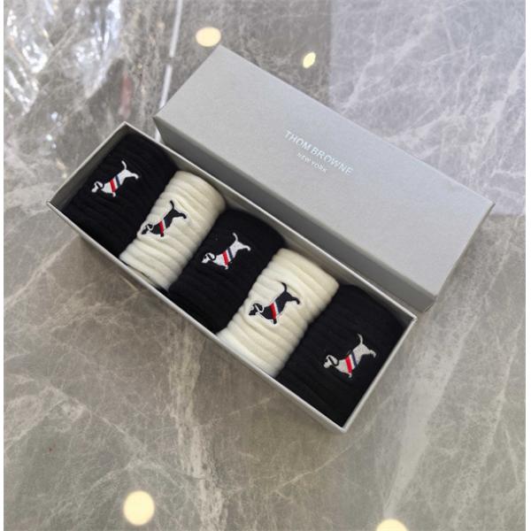トムブラウン靴下コピーTHOM BROWNE簡単にトレンド 2025秋冬ブランド コピー 激安(日本最大級)