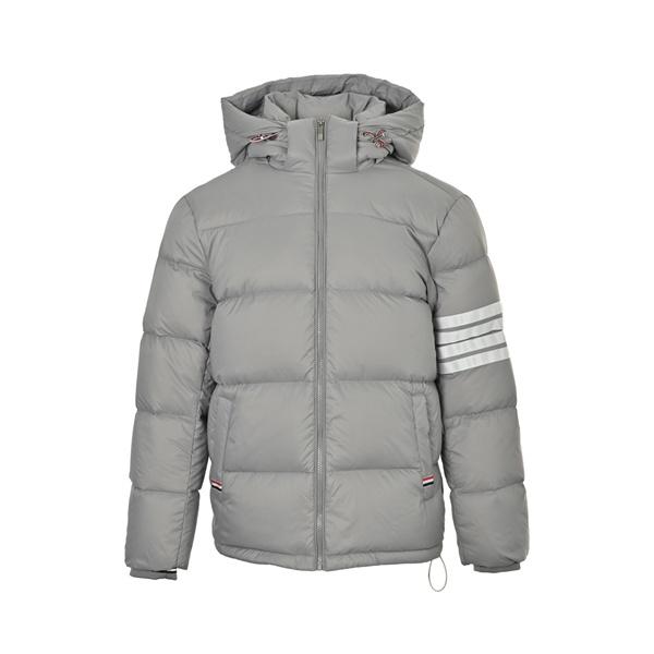 2025秋冬の必需品★トムブラウンダウンジャケットコピー❤THOM BROWNE ふんわりまとって暖かお洒落 激安(日本最大級)