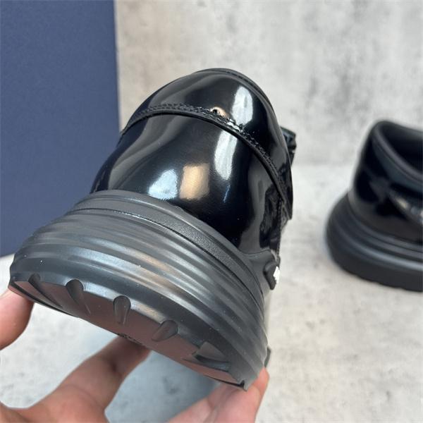 ディオールスニーカーコピー 大人コーデで活用  実用性の高さも魅力 DIOR 春夏らしくて軽やかにするブランド コピー 激安(日本最大級)