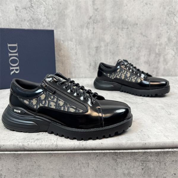ディオールスニーカーコピー 大人コーデで活用  実用性の高さも魅力 DIOR 春夏らしくて軽やかにするブランド コピー 激安(日本最大級)