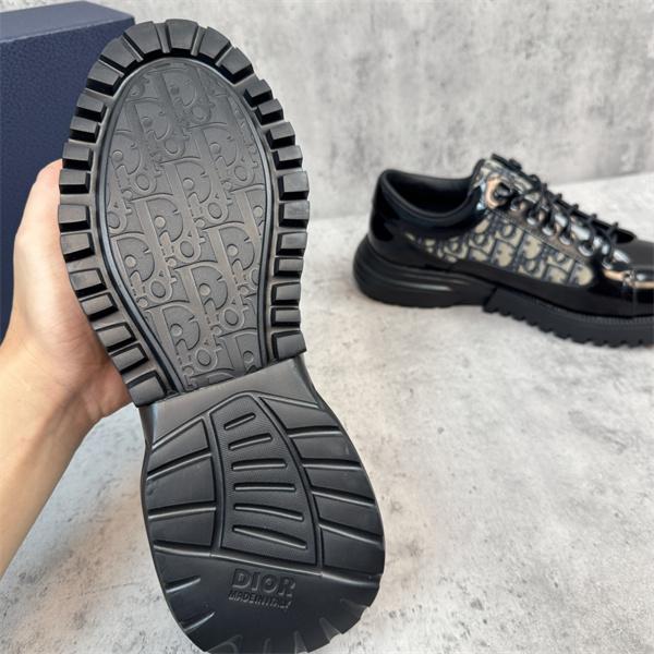 ディオールスニーカーコピー 大人コーデで活用  実用性の高さも魅力 DIOR 春夏らしくて軽やかにするブランド コピー 激安(日本最大級)