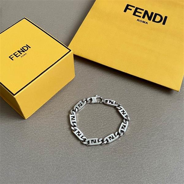 秋冬おしゃれをより楽しませる  FENDIフェンディブレスレット コピー 激安(日本最大級)
