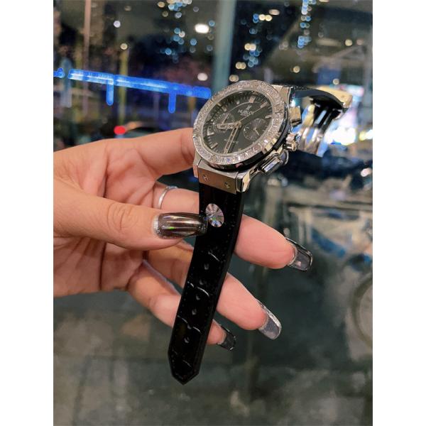 ウブロ時計コピー クラシック フュージョンクロノグラフ 541NX1171LR1104 ブラック文字盤 メンズ 腕時計 新品 通販ショッピング